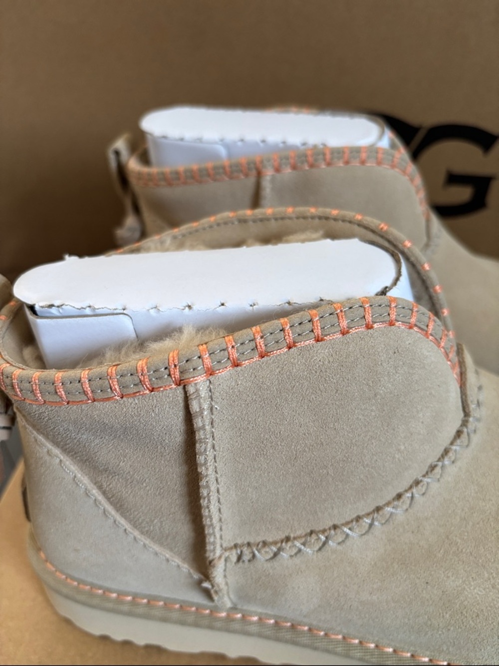 UGG CLASSIC ULTRA MINI ELARIA IN MUSTARD SEED SZ 7,8,9 NEW IN BOX - Picture 4 of 10